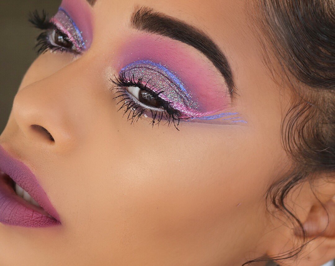TheBeautifulMoe's tweet photo. Rainbow Fish ππ using @revlon concealer @COVERGIRL pressed powder #karacosmetics ES02 palette #beautycreations primer, glitter & set spray #shemakeup shimmer liner @TooFaced better than sex mascara @MACcosmetics liner @fentybeauty @rihanna foundation & highlight https://t.co/yLbt4H6tik