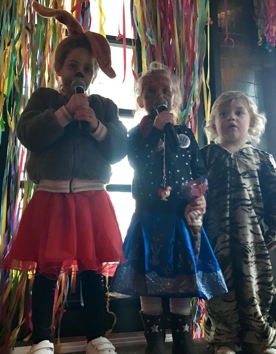 Kiender van <a href="/TrioPielhaas/">TrioPielhaas2014</a> op de bühne ien os aege #Upke #GBTOF hartstikke moj!