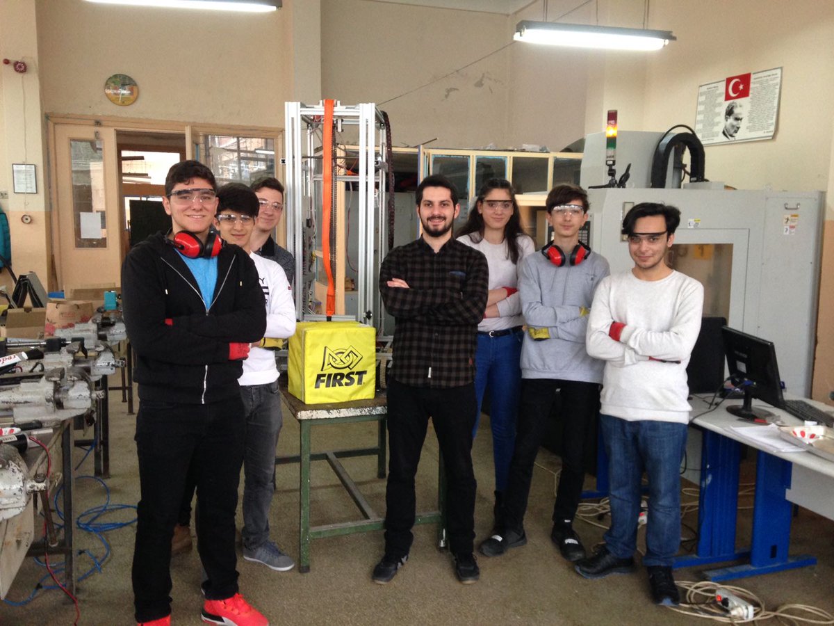 [EN]Our robot is ready!!
[TR]Robotumuz hazır!! #sampiyondesteginlesanfranciscoda #sampiyonaortakol #frc #fyukselfoundation #robot #sanfranciscoregional #grt6415