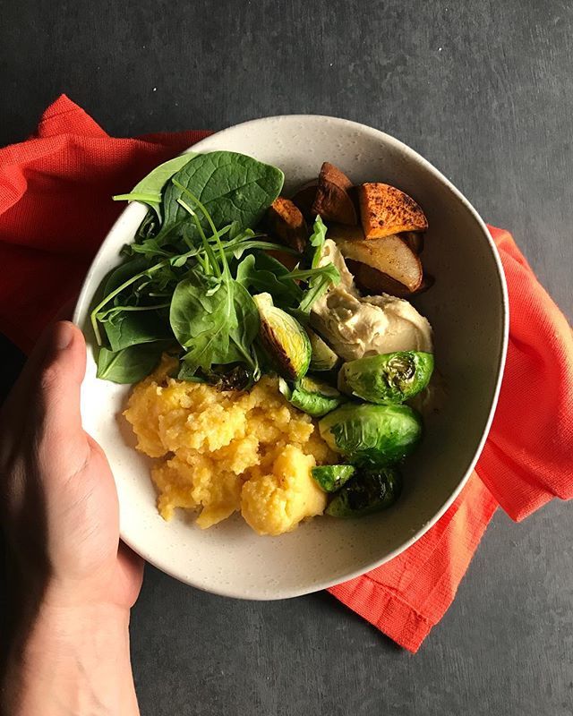 edwinatheRD's tweet photo. A random but delicious combo of veggies for my meatless Monday dinner. Roasted sweet potato + pears, crispy Brussels, hummus, parmesan-polenta and spicy arugula-baby spinach mix. 🍐🥗👩🏼🍳🍠 Spontaneous deliciousness. #dietitian #nutritionist #meatle… https://t.co/78dDatoDoh https://t.co/zKeTcQGbTd