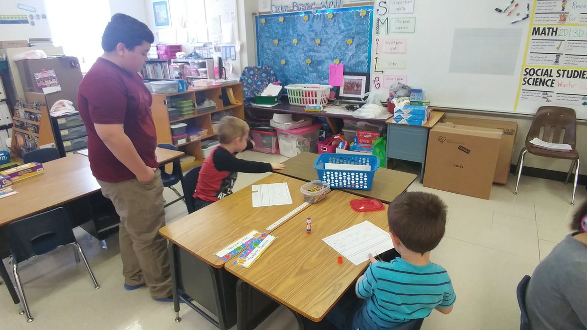SzobotasClass's tweet photo. Love that the 4th graders come each day to help out the little ones in reading. I appreciate all the help, and the older kids love to spend time with the littles!π #peermentoring #choosekind #oldersandlittles #FES2017 #FESFamily https://t.co/1RFynXdDrk