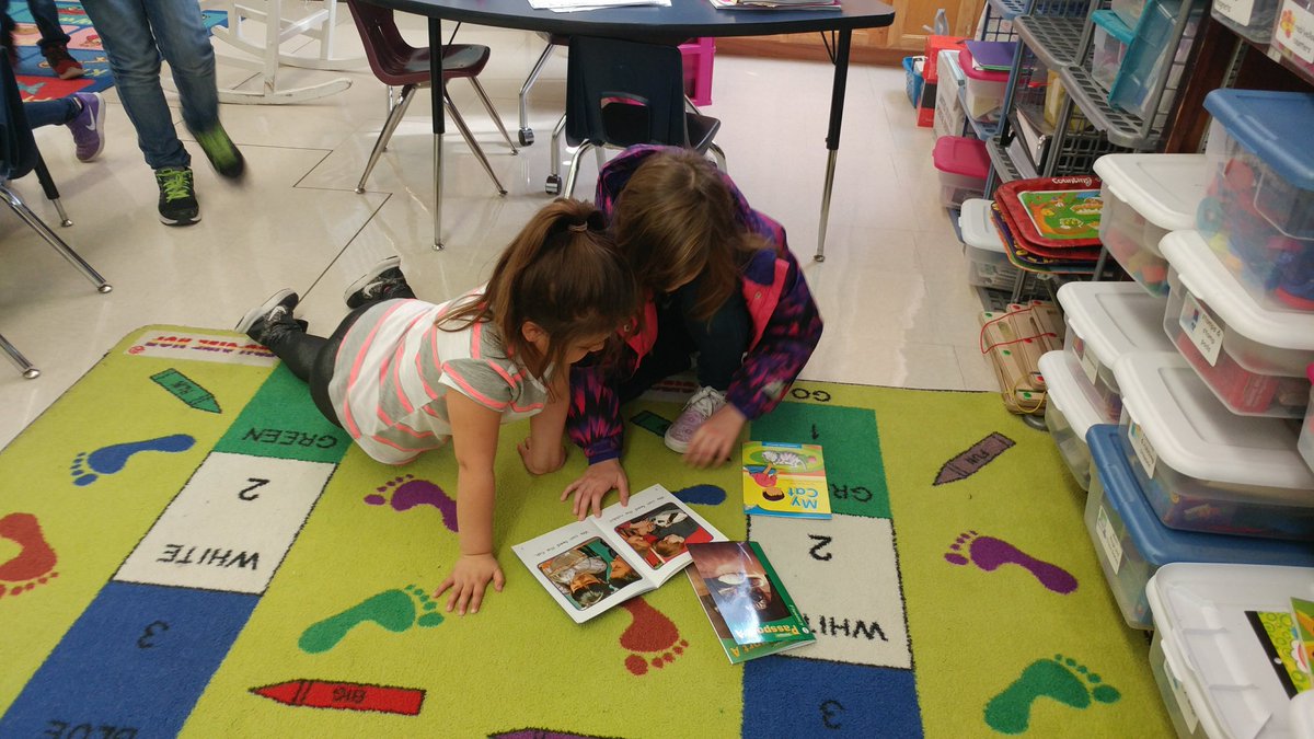 SzobotasClass's tweet photo. Love that the 4th graders come each day to help out the little ones in reading. I appreciate all the help, and the older kids love to spend time with the littles!π #peermentoring #choosekind #oldersandlittles #FES2017 #FESFamily https://t.co/1RFynXdDrk