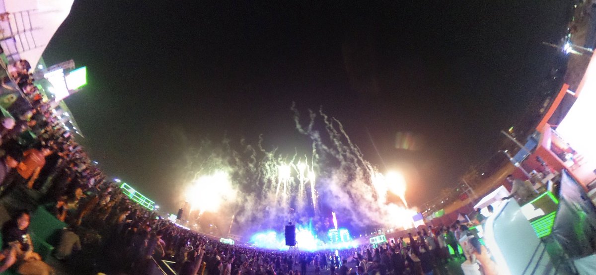 Creatorkmkyaw's tweet photo. Fireworks @fullmoonfestival https://t.co/zBnN31Z2k9