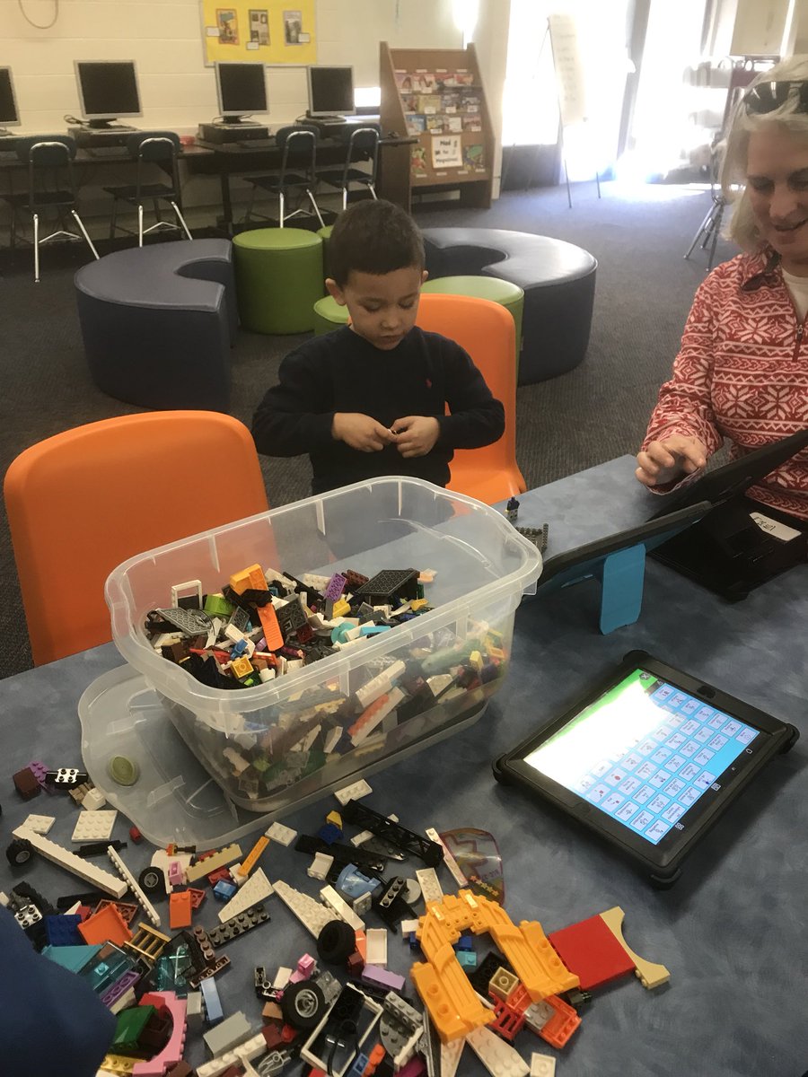 PESlibrary1's tweet image. LEGO rewards! #funwithlegos @PomperaugES