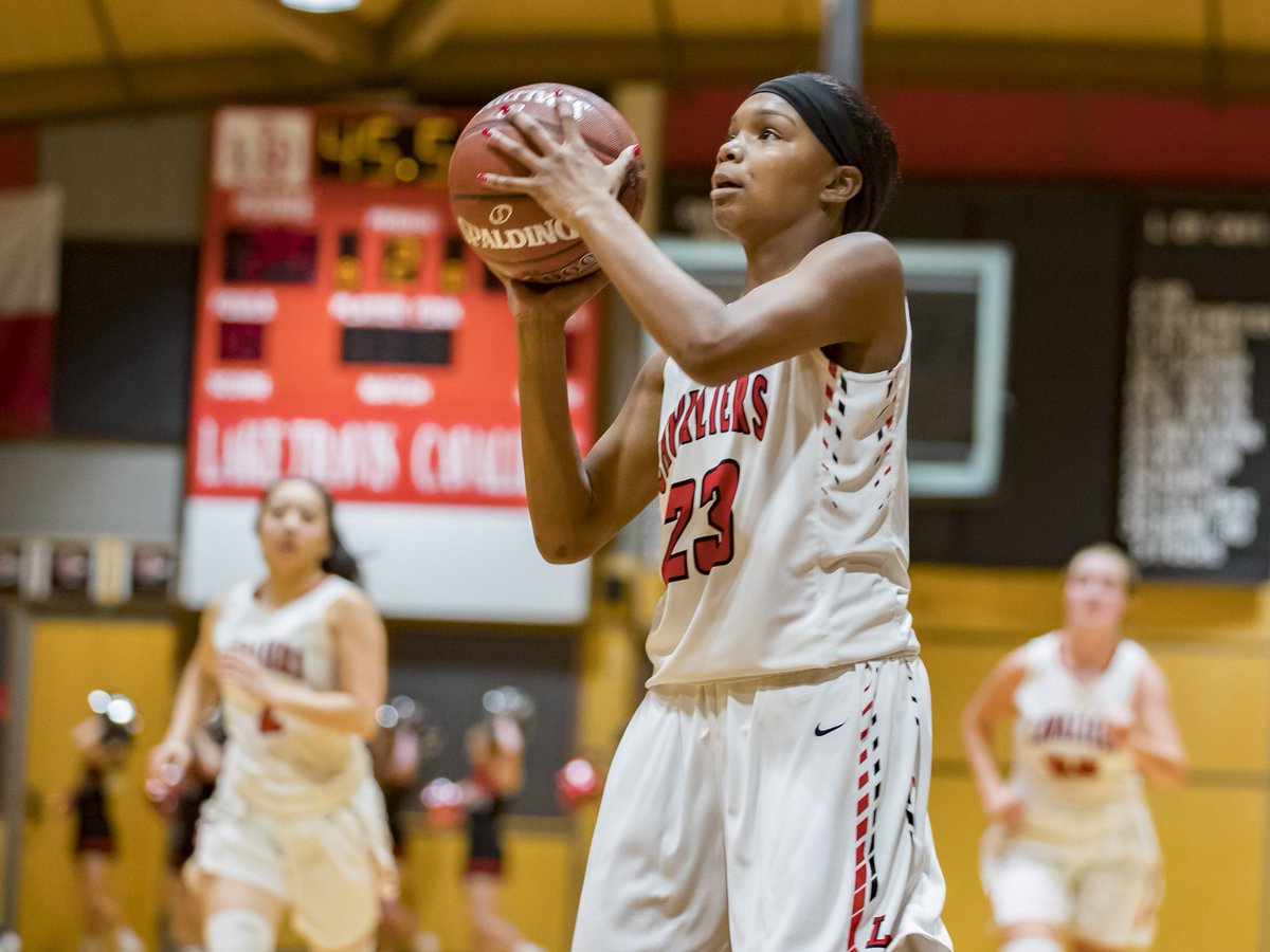 Late three-pointer by Sydney Wilson lifts Lake Travis girls to thrilling win in basketball playoffs. atxne.ws/2EBv2e6