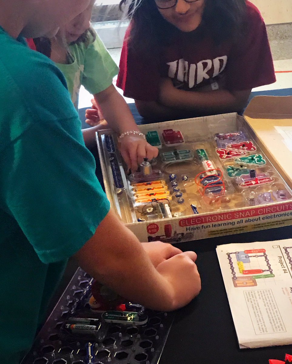 MfgAssocFL's tweet photo. Loving STEM Day at the Capitol! #STEMday #MAFActs https://t.co/B2HrjMMUG7