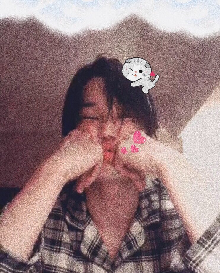 ー*:.｡🍼🍓

#kai #jongin #nini #김종인 #카이 #니니