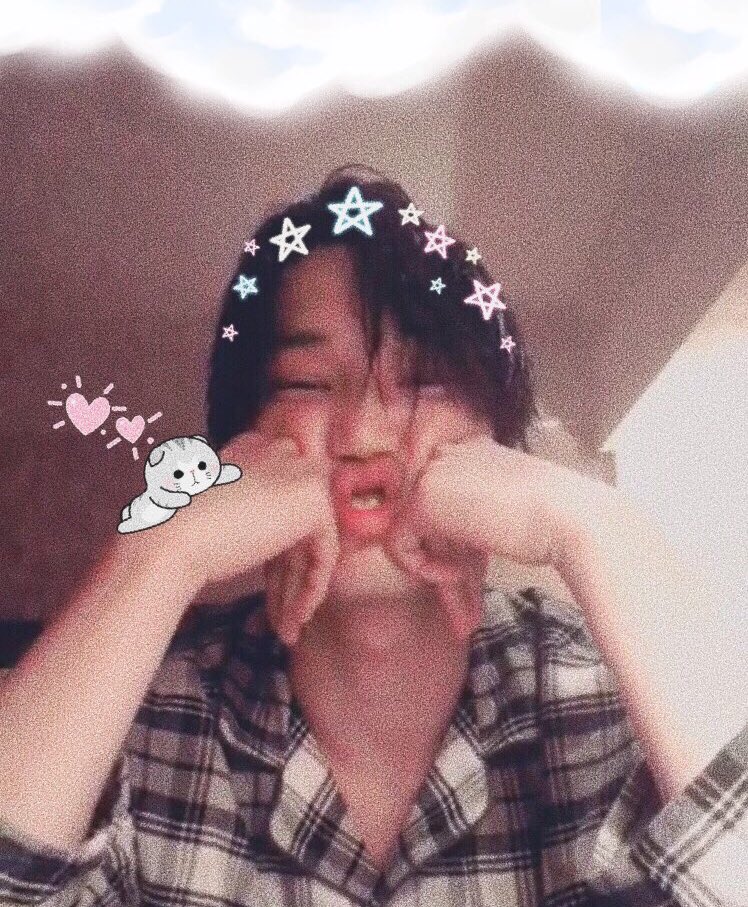 jonginsoftbot88's tweet photo. ー*:.｡🍼🍓

#kai #jongin #nini #김종인 #카이 #니니 https://t.co/as3zURnxyq