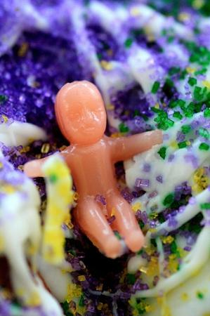 DadzBar's tweet image. Celebrate Mardi Gras today with our Happy Hour King Cake.  Be that lucky person who finds the plastic baby in the King Cake and will be the King or Queen of Mardi Gras.