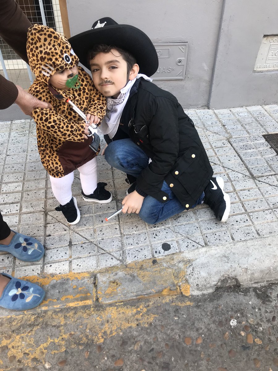 inesmh3's tweet photo. Ayer de paseo con mi pequeño tigre 🐯,y mi vaquero 🤠 precioso 😍❤️🎭 https://t.co/L3MKjdC2L6