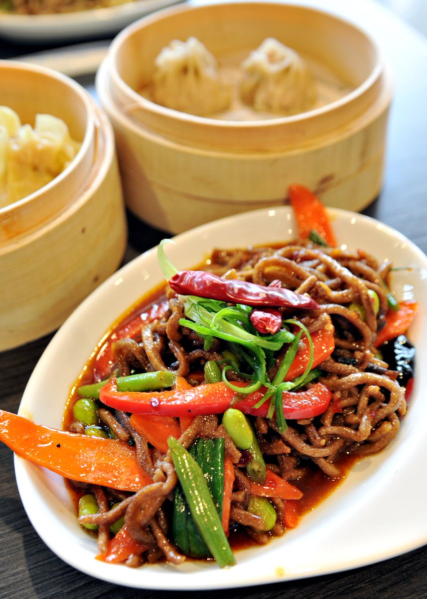 CREMicrosoft's tweet photo. We try to reflect Microsoft's diversity in the food we serve. Research helps ensure us we are offering diverse flavors from around the world. From authentic hand made dim sum and noodles, to a Himalayan station feat. a tandoori oven, options are endless! #WhatisCRE #Microsoftlife https://t.co/WywCXgbEF3