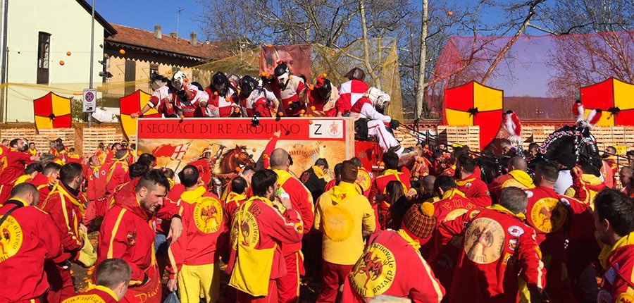 Si è chiuso oggi lo Storico Carnevale di Ivrea: primo premio tra gli aranceri a piedi ai Diavoli, per i Carri da getto hanno trionfato I Traditori del Tiranno (lettera R) per i tiri a quattro e I Paladini di Sant’Ulderico (numero  15) per le pariglie