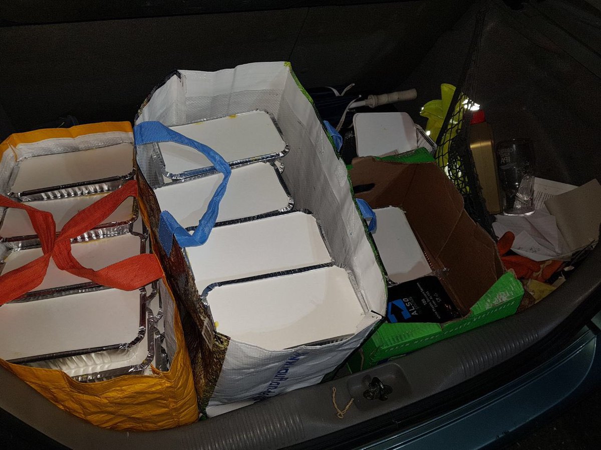 AMYA_Humanity's tweet photo. This past weekend, members of @MKA_NW @MKAUK_Islamabad generously distributed food &amp; water packs to vulnerable members of society via @salvationarmyuk and on the streets! 

@UKMuslimYouth showing true teachings of Islam. Serving humanity is part of our faith #MuslimsForHumanity https://t.co/X7C7e2tT2h