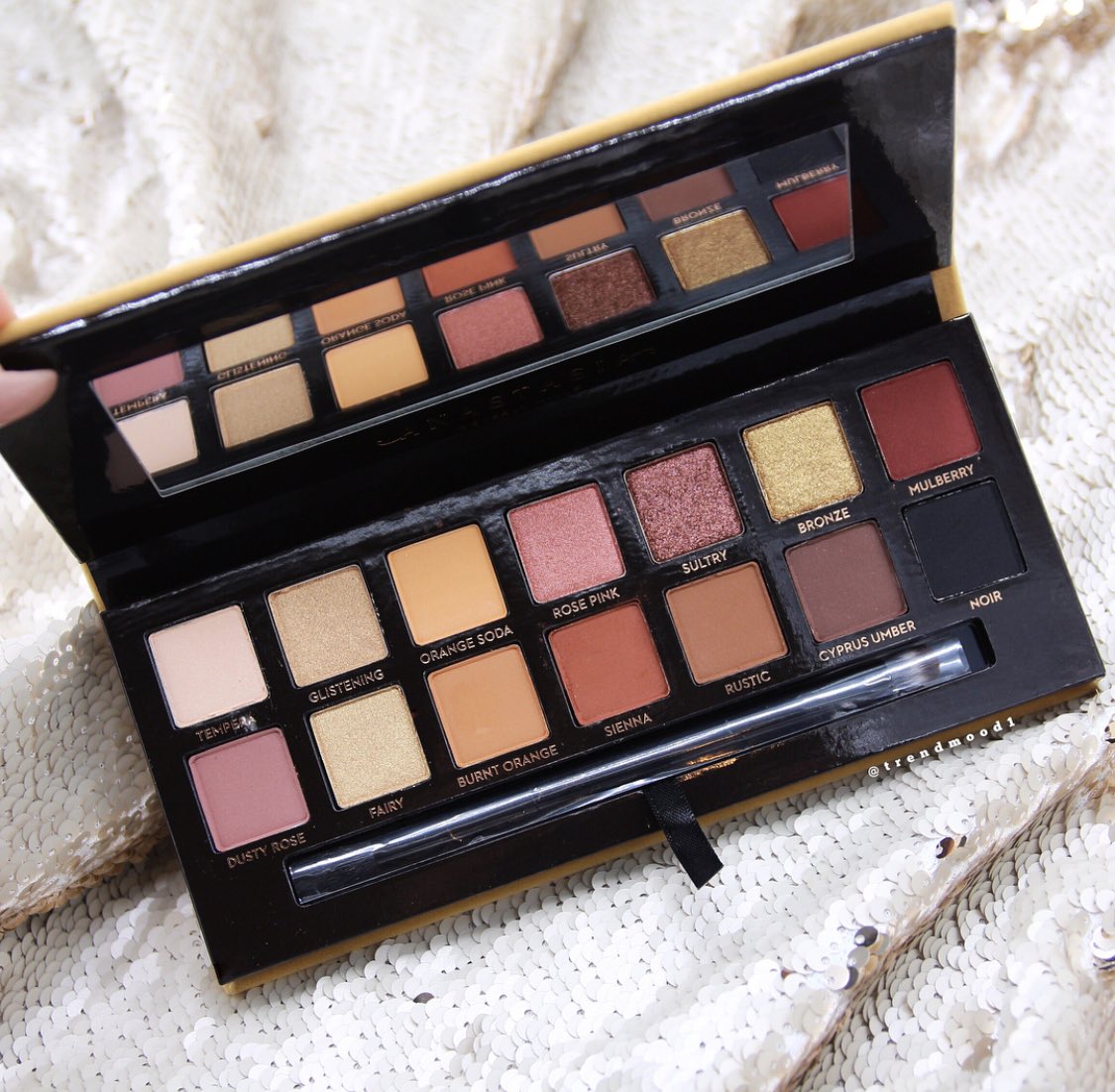 glowkit's tweet photo. Abh 'Soft Glam' palette😍✨ https://t.co/dYqxyOctip