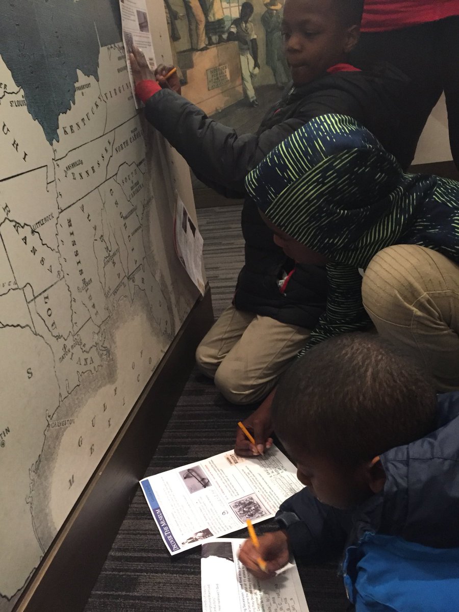 At The African American Civil War Museum students completed a scavenger hunt. They learned about different states and their roles during the Civil War! @HendleyES #myward8school #DCPSRising #inclusionrocks