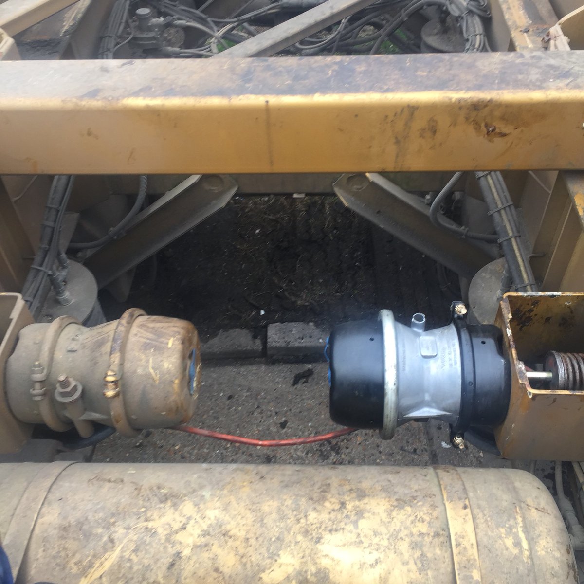 dandktyres's tweet photo. NICE SLIDING CHAMBER JOB DONE TODAY IT WAS LIKE GOING BACK IN TIME HAVINGTO PUT THE BIG SPRING AND THREADING CHAMBER INTO THE PIN. #oldschool #takesawhile #keepthemcomingkeepthemrunning https://t.co/pbT5GK6kjU