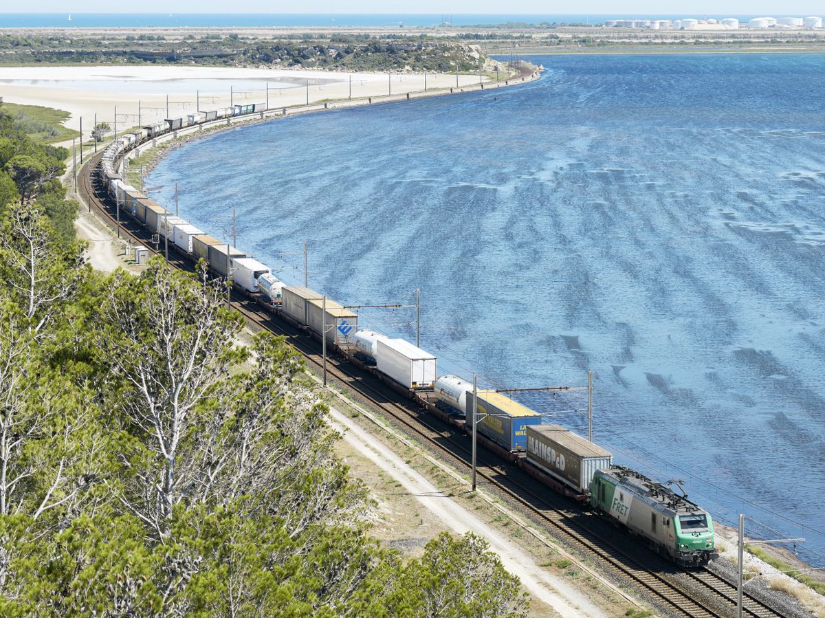 MathiasVicherat's tweet photo. 📌 "Le fret ferroviaire a un avenir. Nous devons, dès cette année, réussir l’industrialisation du train #fret digital". Guillaume PEPY sur son compte @LinkedIn:
🔗 https://t.co/oTRWXLmF5c
#GroupeSNCF #SNCF https://t.co/OobYi9OuGO