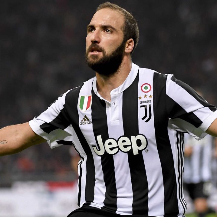 Footyfight's tweet photo. RT for Harry Kane 🇬🇧 
LIKE for Higuain 🇦🇷 

#JuveTOT #Juventus #Tottenham #Kane #Higuain https://t.co/Xoxqn5fsKZ