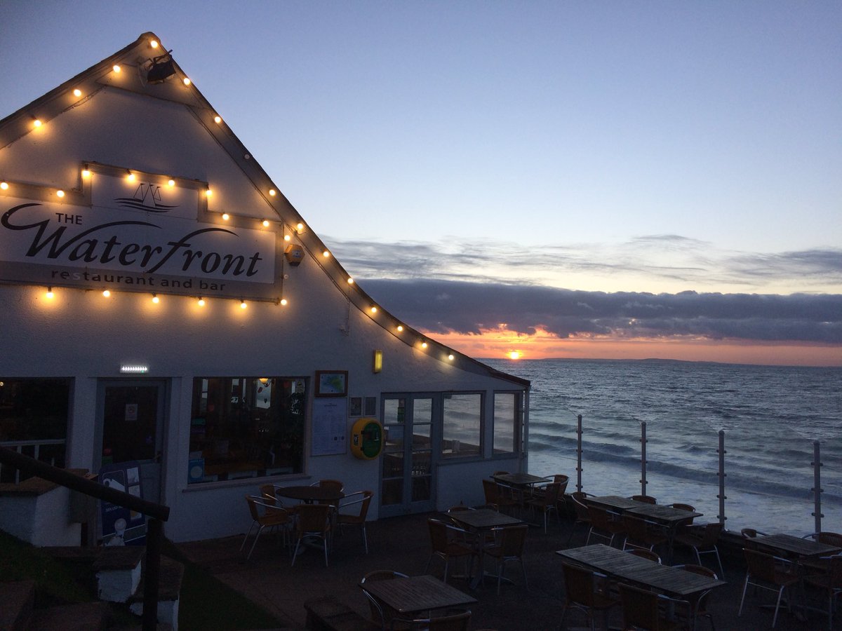 Another beautiful sunset 🌅 #dontmeantobrag #beautifultotland #drinkbythesea #eatbythesea #onlyplacetobe #nofilterrequired #someofthebestsunsets #openallyearround #dogswelcomeinbar