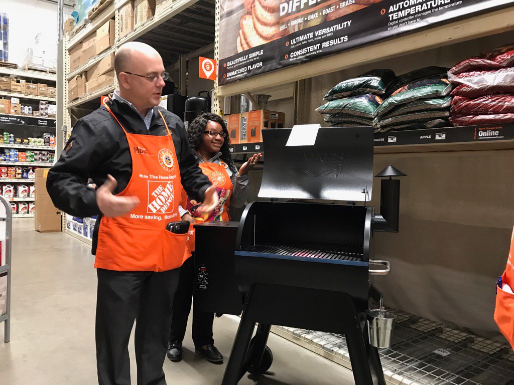 RMM <a href="/THDMikeP/">Mike Powell</a> giving some PK knowledge on Traeger pellet grills. <a href="/PaulDeveno/">Paul Deveno</a>