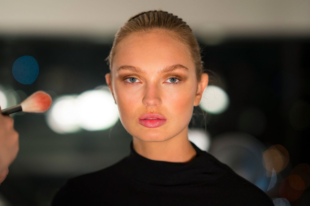 Romee Strijd on Twitter: "Romee Strijd backstage at Prabal Gurung FW18