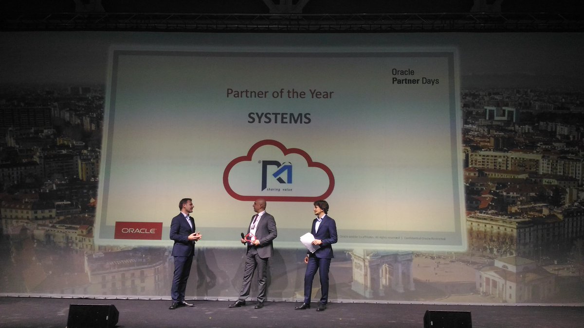 OracleItalia's tweet photo. .@R1spa è partner of the year #Systems all'#OraclePartnerDay in quanto platinum partner con una forte focalizzazione sull'offerta Oracle #Cloud Infrastructure. https://t.co/uNafDFnWQT