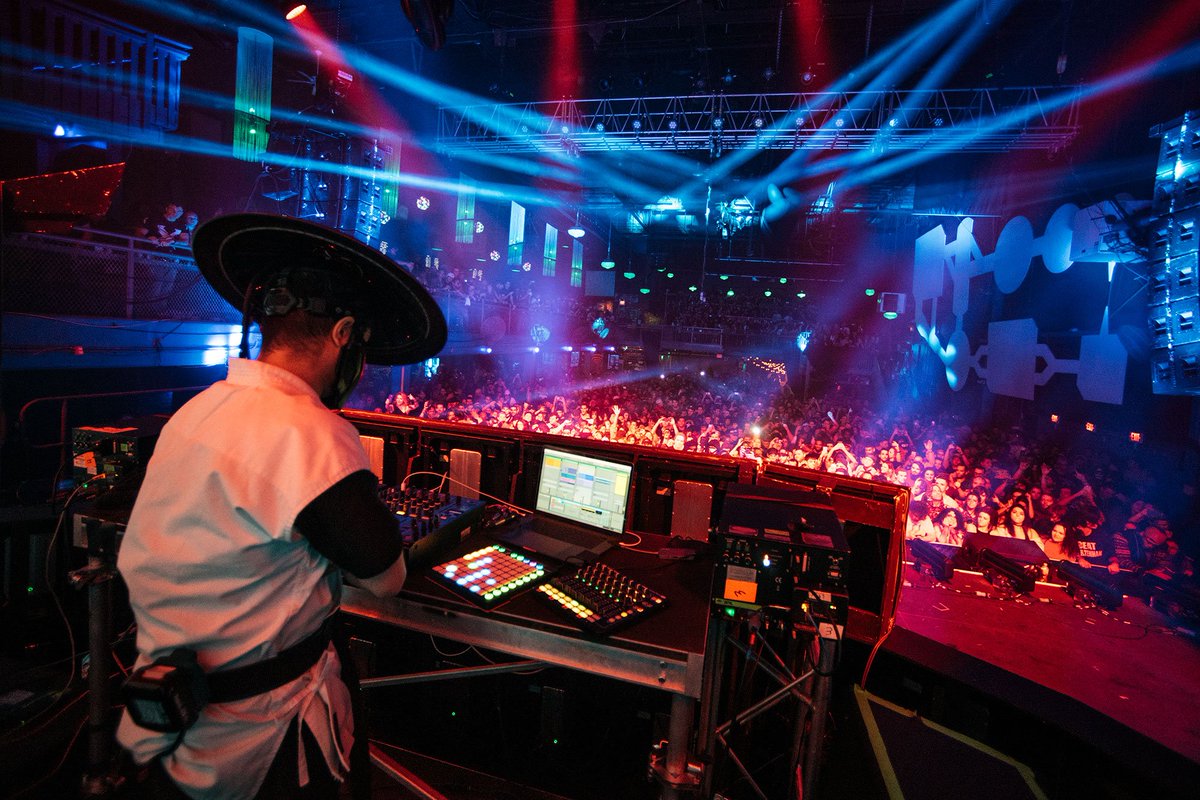 datsik's tweet photo. BILLINGS let's get this week started! U ready for tonight!? ⛩
photo - @JCPhoto

https://t.co/Qiei3pf24n https://t.co/bHshhewvgv