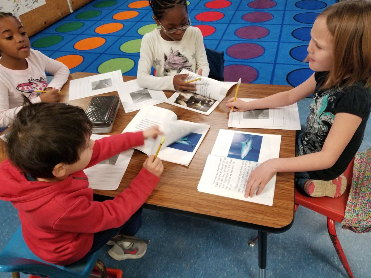 OESrockSTARS's tweet photo. These serious faces are planning their CKLA writing piece together! #focusedontheirwork #talkingabouttext @suptking https://t.co/OZdMQ0wxCI