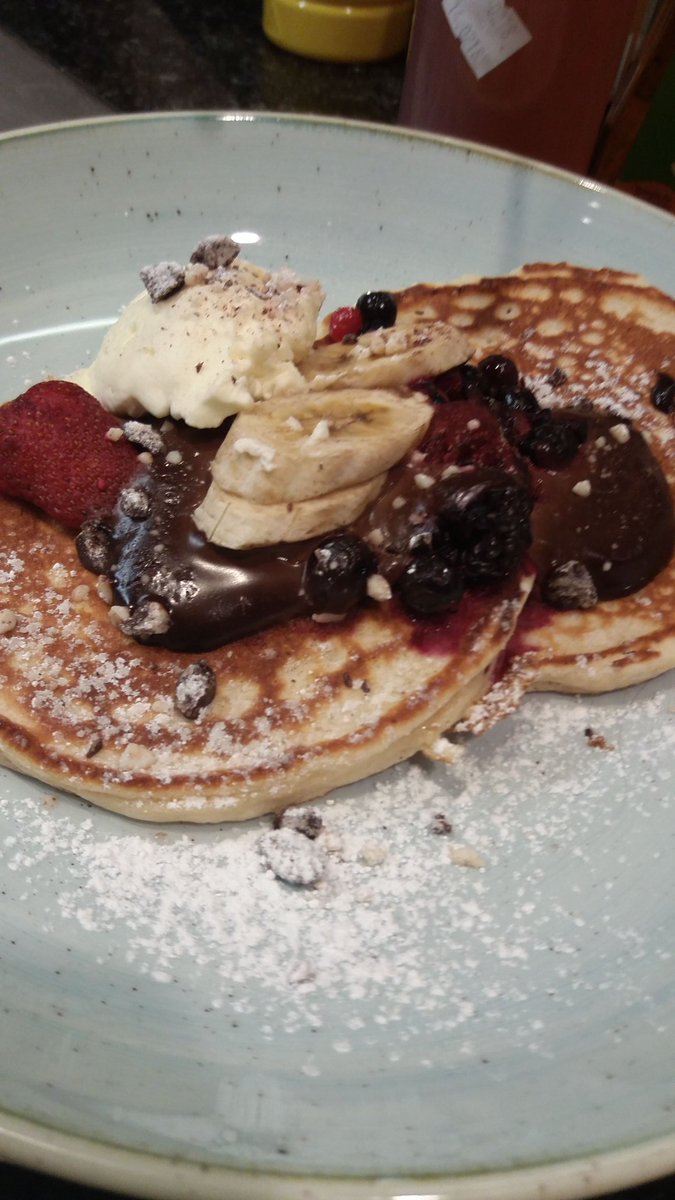 chefmack21's tweet photo. Not sure if its #PancakeTuesday or Sheffield Wednesday 😂 #pancakeday2018 @workforsky @Gatherandgather #delicious #NotJustForDessert https://t.co/74E5S3REc3