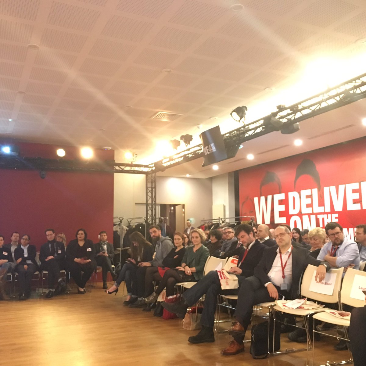 #WeDigitAllAwards déjà 1000 #collaborateurs certifiés 18 mois après le lancement du programme d'acculturation au #numerique WeDigit#All <a href="/generalifrance/">Generali France</a> 1er #assureur de la profession à s'être engagé dans cette voie. Nous fêtons les 1️⃣0️⃣0️⃣ 1ers certifiés 👨‍🎓👩‍🎓