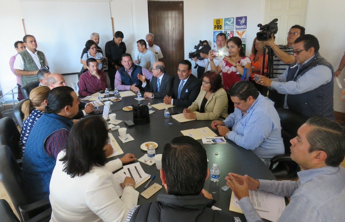 MorelosCongreso's tweet photo. Atienden integrantes de la #MesaDirectiva #JuntaPoliticaydeGoberno y #ComisióndeHacienda del #CongresoMorelos petición de los magistrados del #TEE para una ampliación presupuestal. #DialogoyCompromiso #Morelos https://t.co/OjC3cbIrad