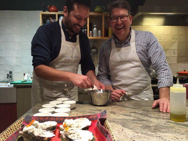 2 cooking friends, 4 hands in our kitchen, 1 goal : make great food ! 
thank you #patriciofuentes #headchef #mimosansebastian #sansebastianfood #lamaisonblancheauxvoletsbleus #MichelinFR2018 #bretagne #bretaña #brittany🍴🍴👌👌🍴🍴💕💕