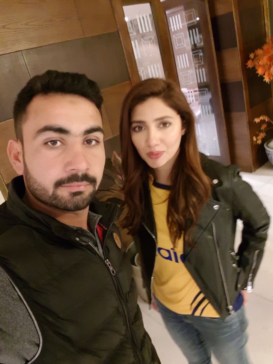 KhushdilShah_'s tweet photo. With our brand ambassador @TheMahiraKhan at @PeshawarZalmi kit launch ceremony in Lahore. #YellowStorm #HumZalmi #HBLPSL3 https://t.co/mfTHph0snP