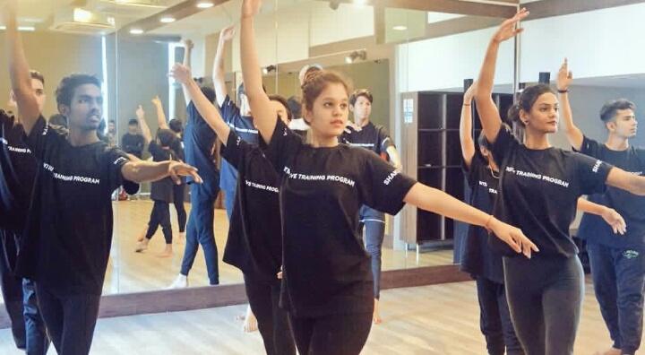 shaktimohann's tweet photo. It's all about your hardwork @MohanShakti di and also @NrityaShakti  team and @kmohan12 Di's hardwork and that's y this students are here day by day growing...
All because of you didaaa's Happiest  feeling to see them grow 
#intesivetraningprogram #nrityashakti 
#mohanshakti https://t.co/1WPxhVAZan