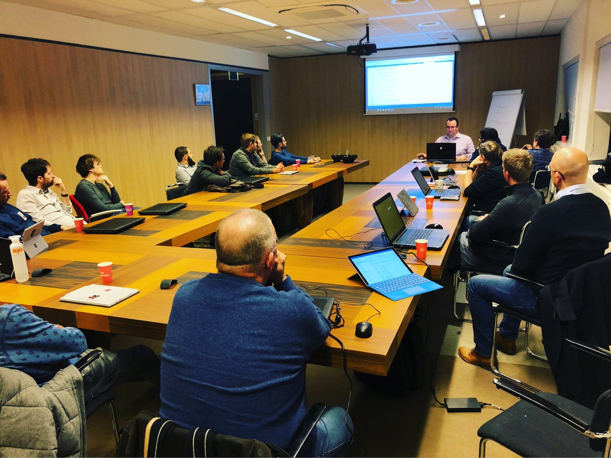Ordina_MS's tweet image. #dotnetchallenge waar #MSFT developers aan praktijkopdrachten werken. Vandaag kickoff sessie #Threading door @RoelantDieben #werkenbijordina