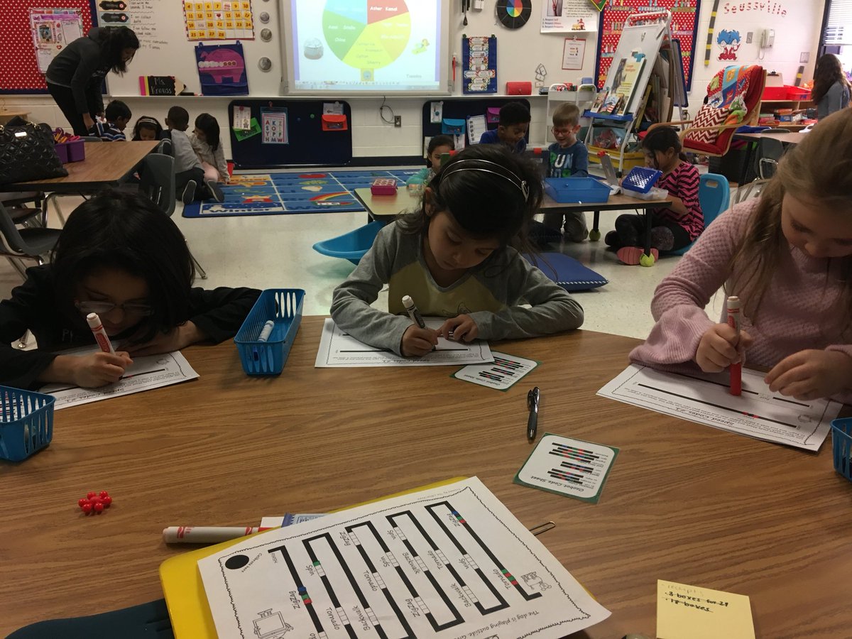 liberty_kkrauss's tweet image. Day 2 of coding workstations. These girls love to code! #kinderscode #liberty10th @Ozobot
