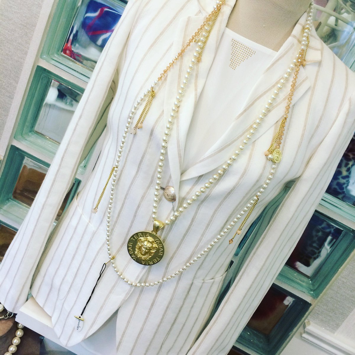 JewelboxIe's tweet photo. Pearl layering in @fusionfashion1 with @JewelboxIe Jewellery 💕 https://t.co/Y7F2LDcCaX