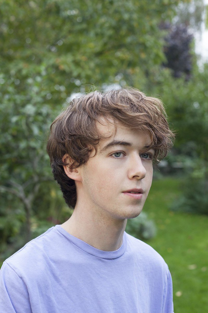 depressedelio's tweet photo. declan mckenna looks like alex lawther but alex lawther doesn’t look like declan mckenna...if that make sense https://t.co/A2kuODeAgo