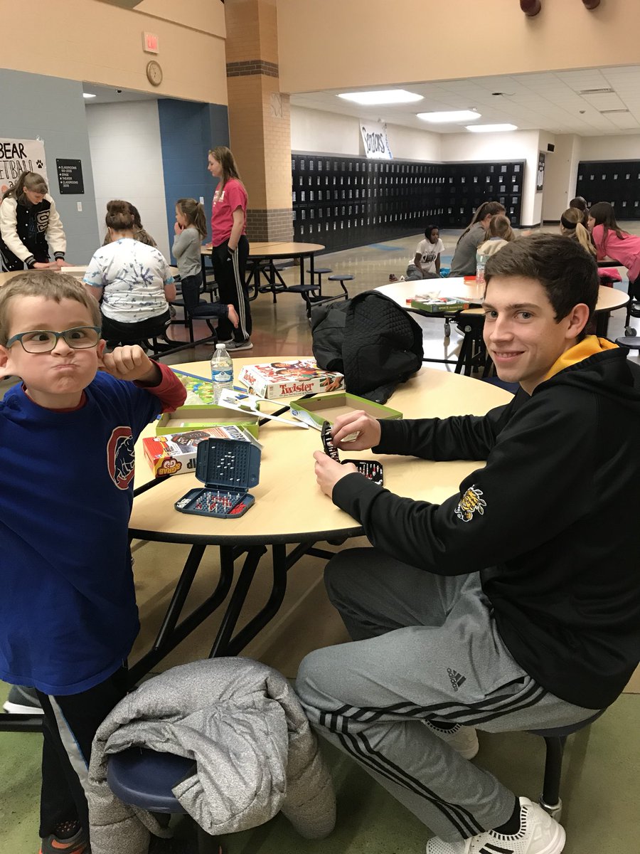 fccla_sterling's tweet photo. Just a few pictures from Big Buddy last night! Had a lot of fun playing games! https://t.co/Xsg2imkRw7
