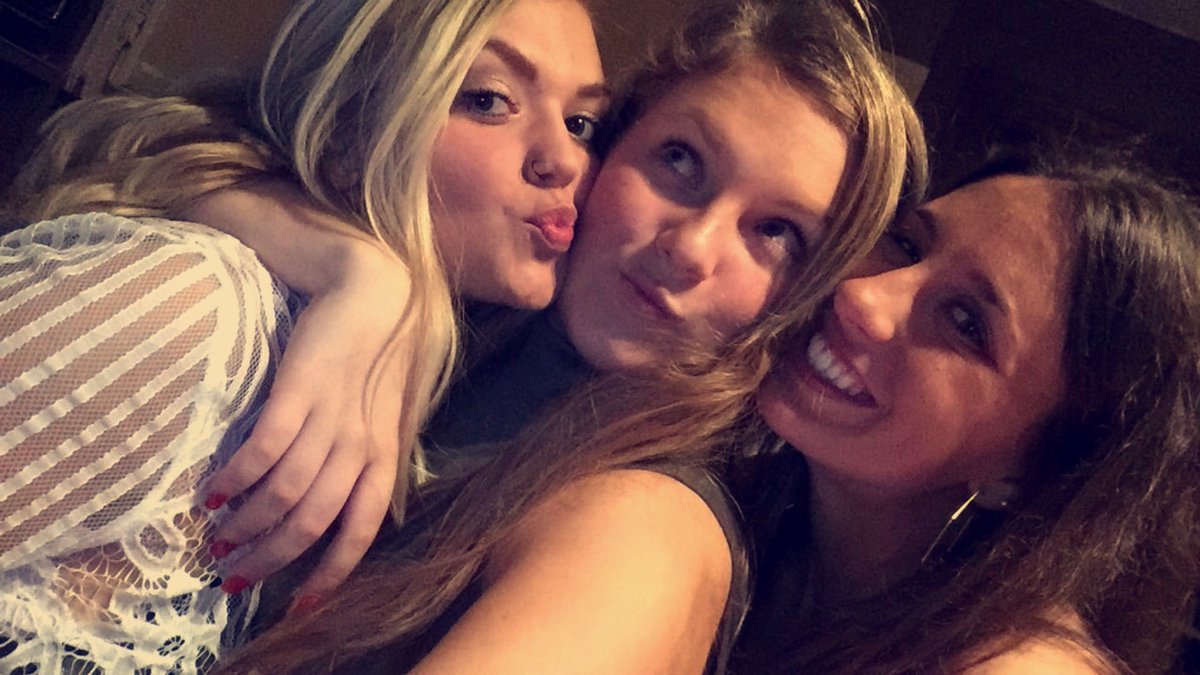 ALYSSA1029's tweet photo. Happy birthday to my little babe. Love ya let’s celebrate soon 💘💘💘 @Halle_berryy https://t.co/QHnodA2Nw2