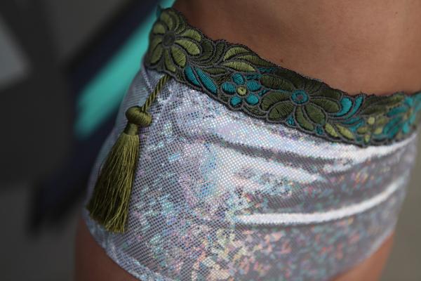 iheartraving's tweet photo. Want to make your iHeartRaves looks even MORE unique? Check out our blog post, DIY Fashion: How to Customize Rave Bottoms β¨π₯π
https://t.co/flQA4FBhFj
#diy #ravefashion #ravedesign #diyfashion #studio240 https://t.co/fqmzN6vd2e
