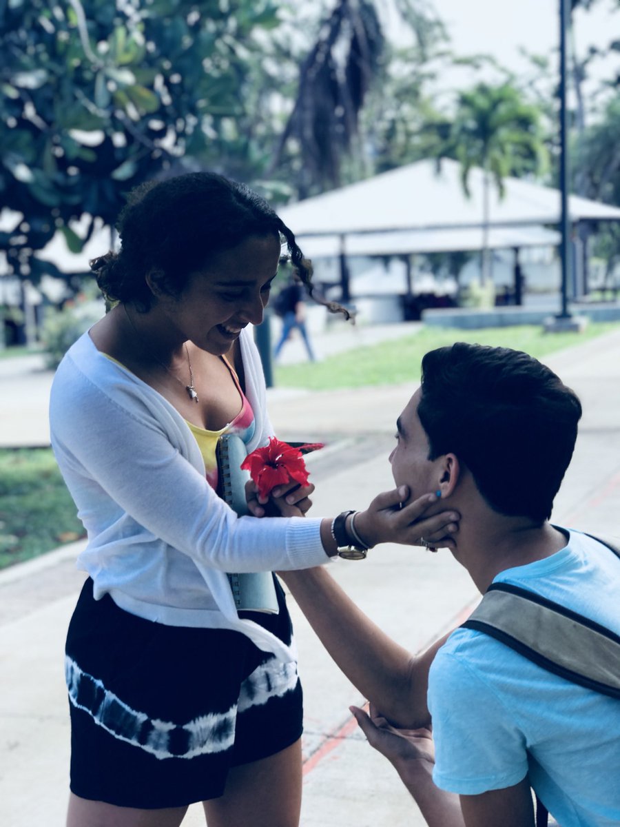 fanpagevictor's tweet photo. Víctor te lleva un flor mañana 14 de febrero por solo $10 ❤️ aprovechen esta oferta #vicfans https://t.co/pLblAnPRzo
