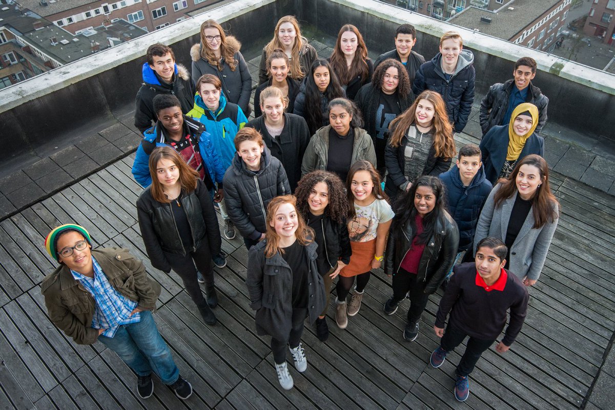 De jongerenraad Young010 heeft een jaar lang nagedacht over hoe Rotterdam de stad toffer kan maken voor jongeren. Dit advies presenteerde Young010 vanavond in Theater Zuidplein: bit.ly/2srcqZr