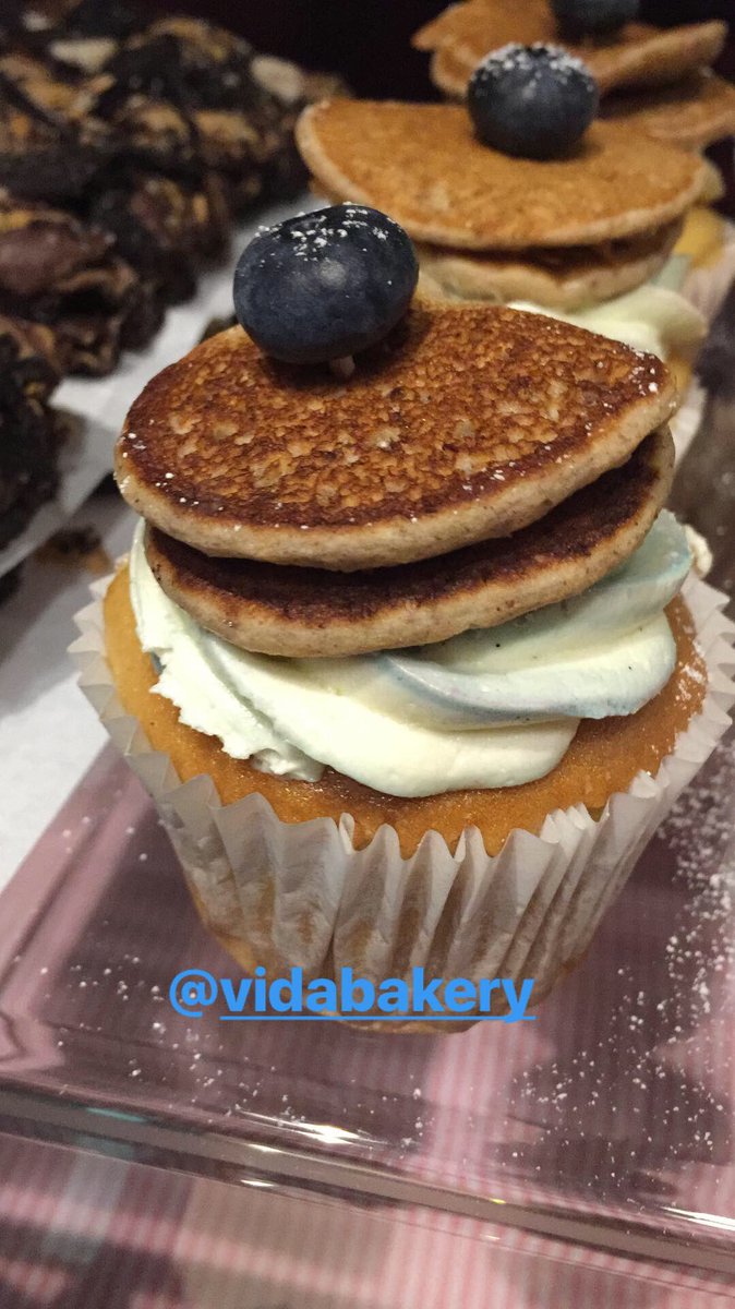 LanaPeswani's tweet photo. Omggggggg VEGAN AND GLUTEN FREE PANCAKE-CAKE! And they top it with maple!!!! @vidabakery I love you forever 🥞🥞🥞 https://t.co/UY9D9G4NKr
