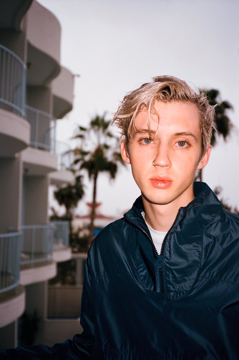 troyesivan's tweet photo. .@DAZED FEATURE! ❤️❤️ PHOTO BY @blackpierreange STYLING BY @melzy917 TEXT BY @alexgfrank 🌹❤️ https://t.co/pMvolG6hmt