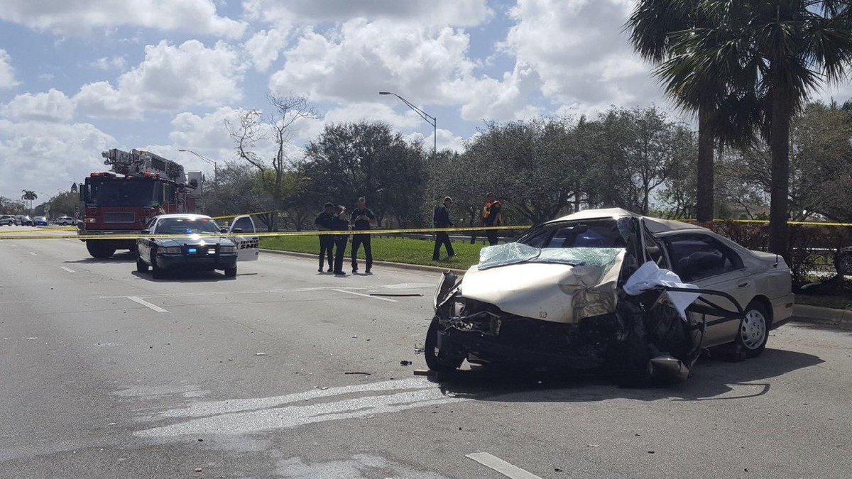 Driver dies after crashing into palm tree in Cooper City bit.ly/2BrZQMb?utm_so… https://t.co/8ERKZUF7ED