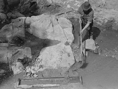 GoldRushNuggets's tweet image. Tips for building a #SluiceBOX &amp;gt;&amp;gt; goldrushnuggets.com/howtobuhoslb.h… #goldprospecting #miningtips #mininglife