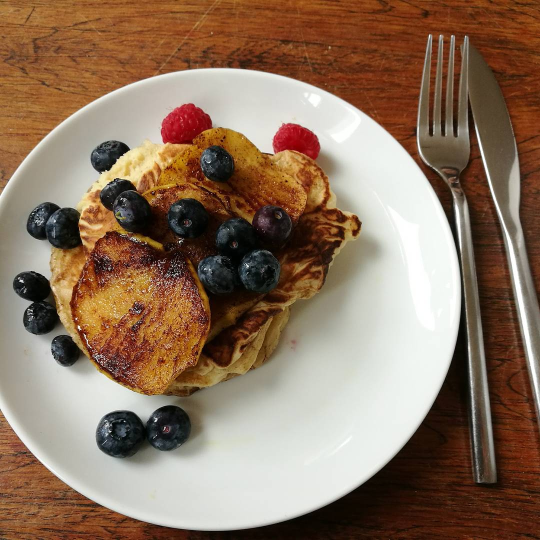 cherrytreenutn's tweet photo. Happy #PancakeDay all. So versatile - sweet, savoury, for breakfast, dessert or a snack. 
How do you like yours?? https://t.co/ATcFYkvLjI