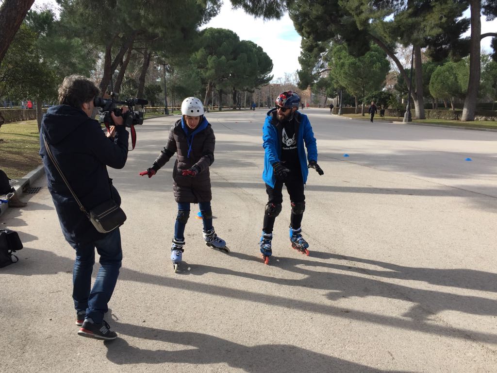 MadridDirecto's tweet photo. En Roller Madrid ( @rollermadrid) cuentan con más de 300 alumnos que aprenden patinaje. @MariaSaizM hoy ha sido una patinadora más. Le falta practica, dice.
#MD104 https://t.co/hO7AREeniZ