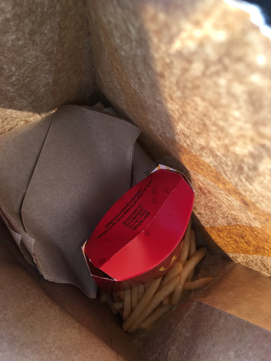 ryanvaughan's tweet photo. Upside down fries and no straw. Happy Wednesday to me. https://t.co/rdNSNdOpVR